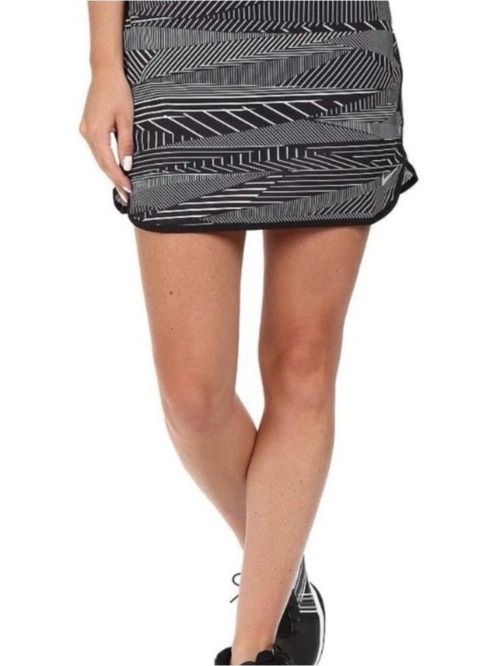 Nike Women's Black Patterned Golf Skort - Picture 3 of 7